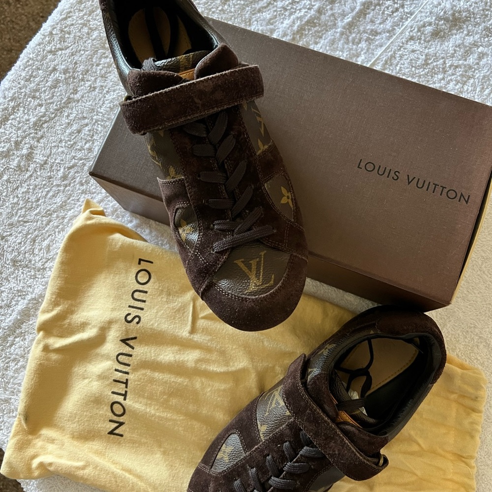 AUTHENTIC LOUIS VUITTON SNEAKERS SIZE 7.5 MEN OR 9.5/10 WOMEN VERY GOOD VINTAGE